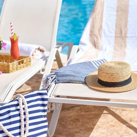 Hotel Illot Suites カラ・ラトハダ エクステリア 写真
