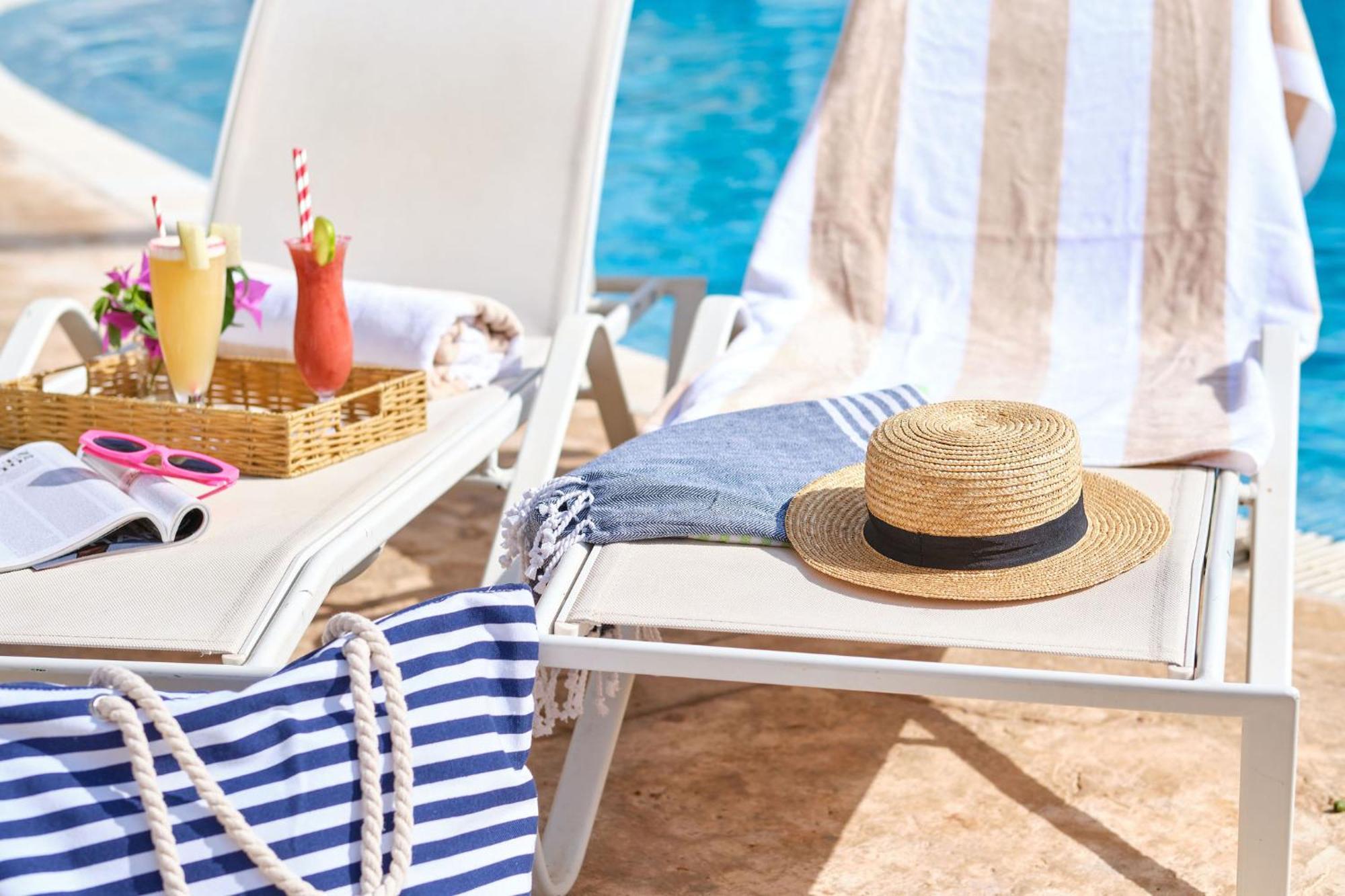 Hotel Illot Suites カラ・ラトハダ エクステリア 写真