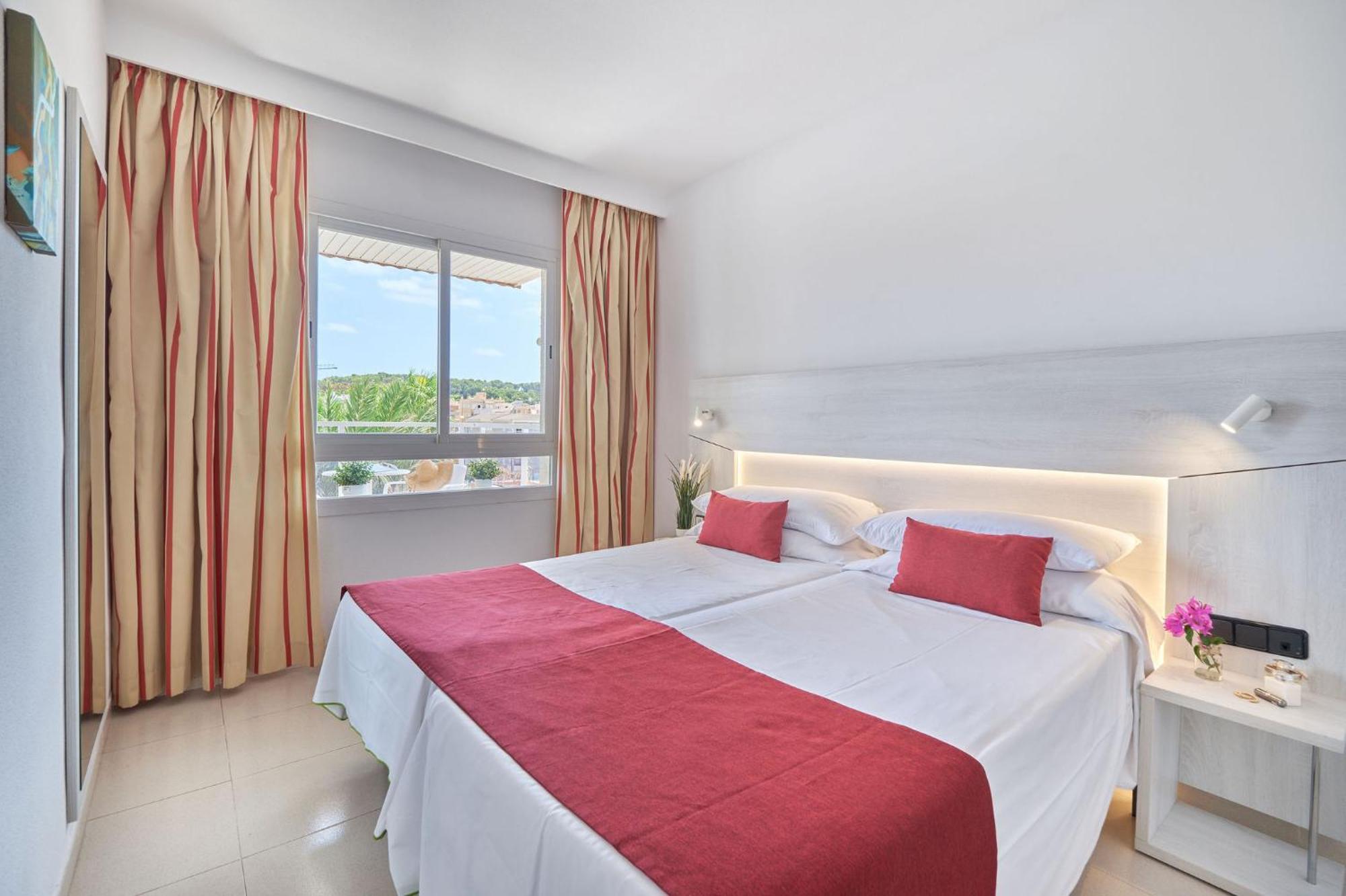 Hotel Illot Suites カラ・ラトハダ エクステリア 写真