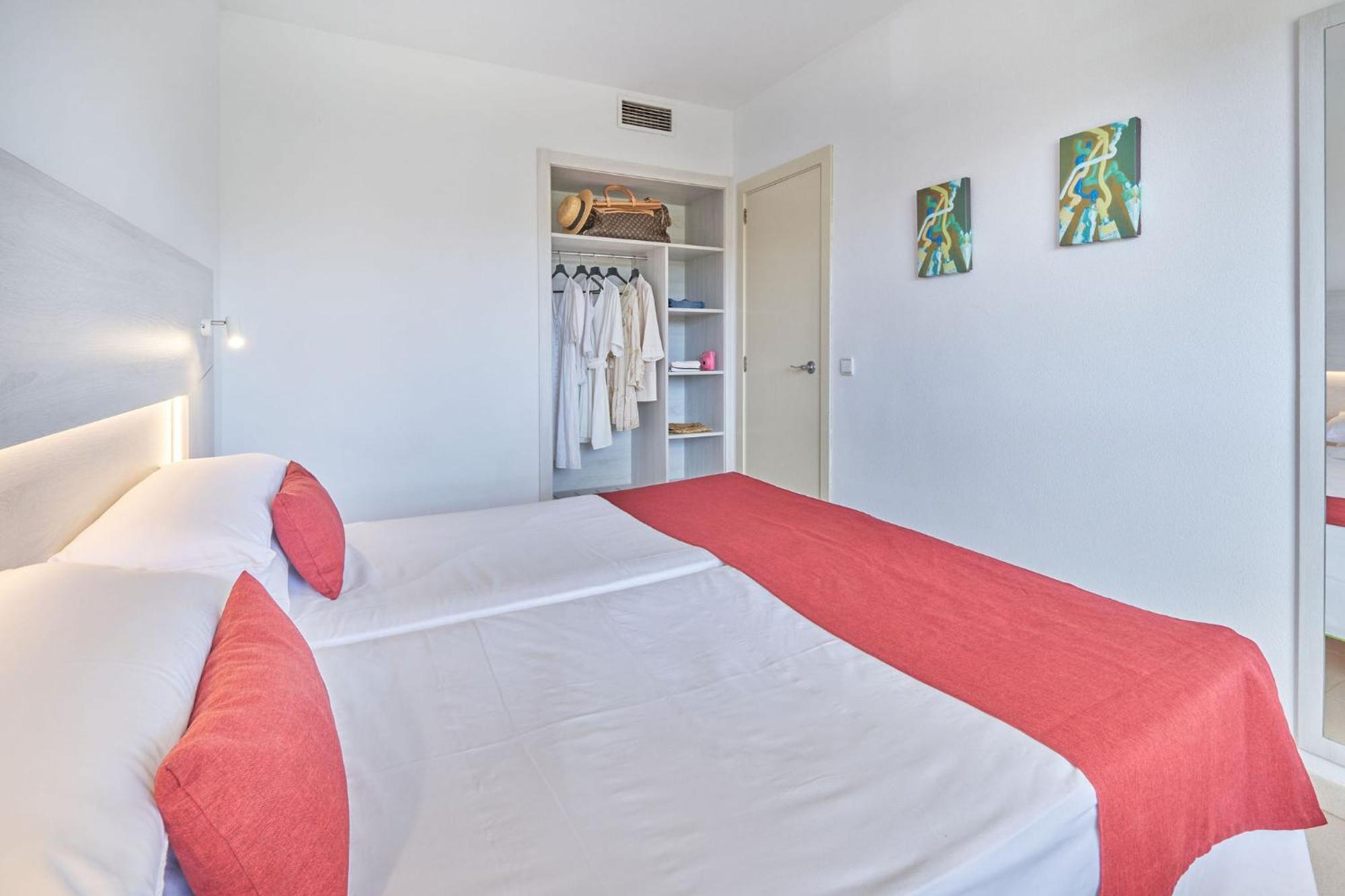 Hotel Illot Suites カラ・ラトハダ エクステリア 写真