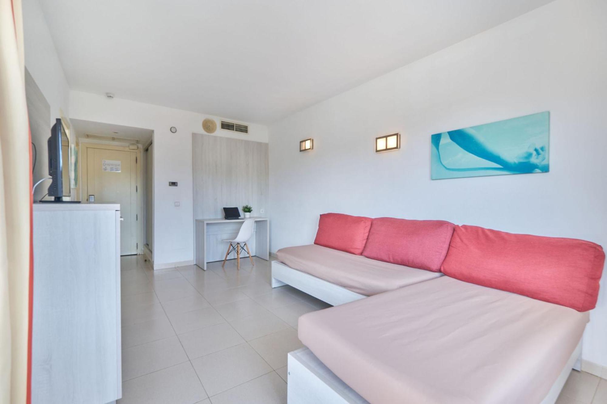 Hotel Illot Suites カラ・ラトハダ エクステリア 写真