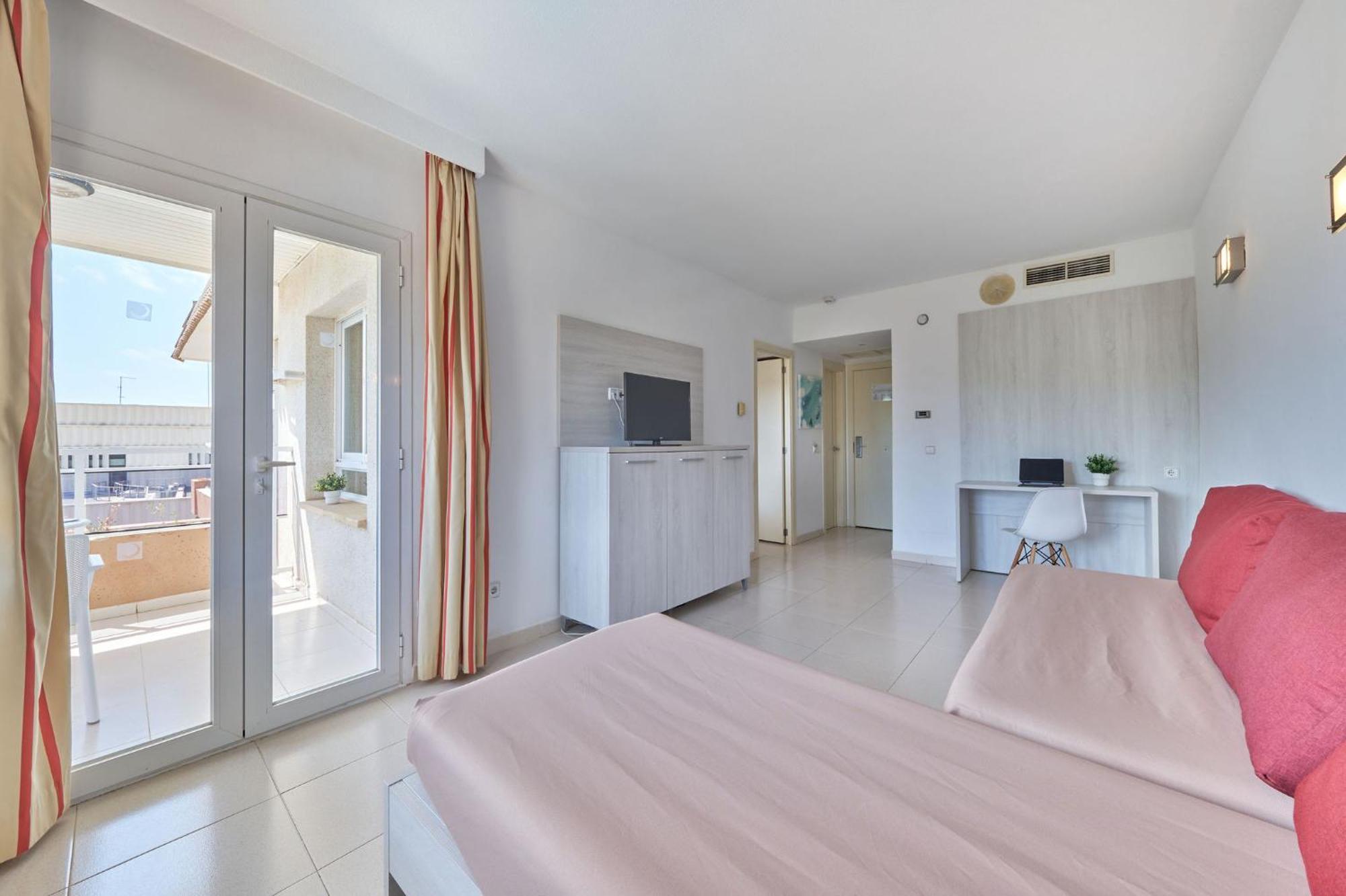 Hotel Illot Suites カラ・ラトハダ エクステリア 写真